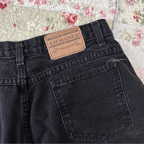 Vintage Exchange Black Denim Mom Shorts - Picture 9 of 10